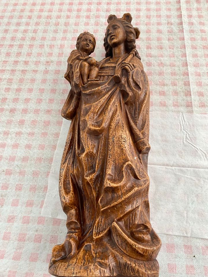 Madonna,Gips,überzogen,alt,Detaillarbeit. in Scharbeutz