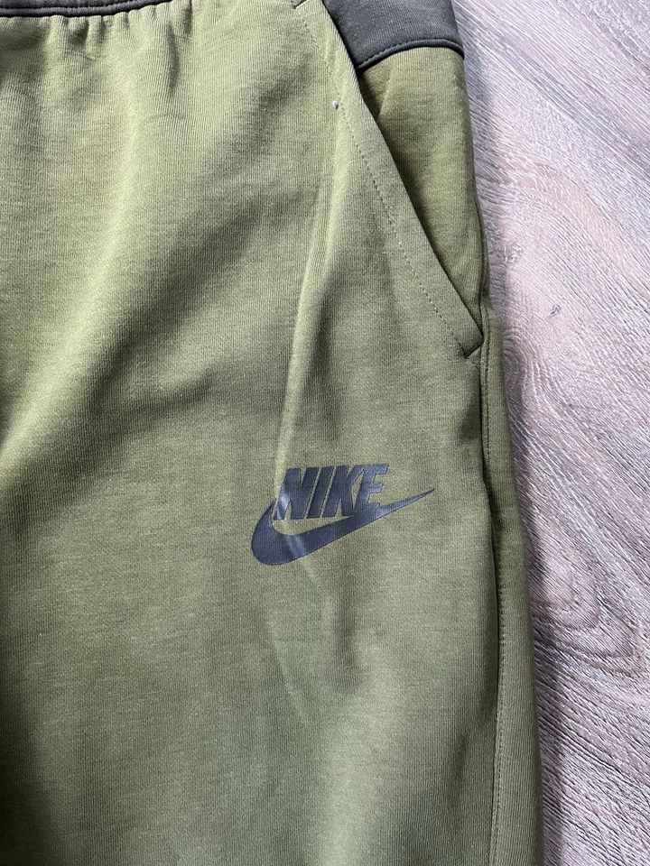 Nike Jogginghose Tech Fleece Gr. XL neu in Castrop-Rauxel