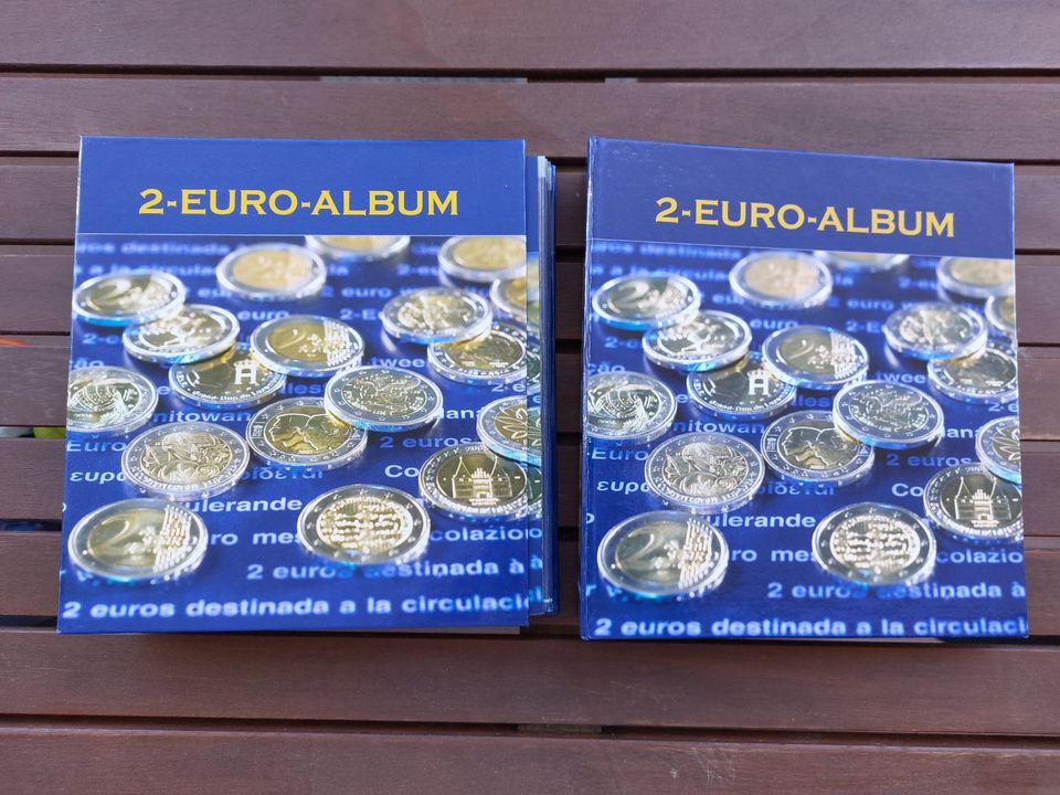 2-Euro-Münzalben für 2004 bis 2010 (Band I und II) in Berlin