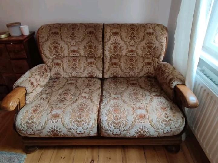 Charmante Vintage 2er Sitz Couch – Perfekt für Altbau! / Charming in Berlin