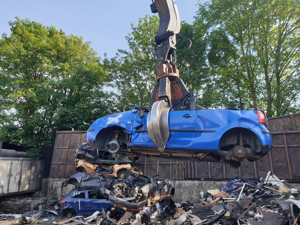 Autoverwertung Wir zahlen bis zu 300€ für ihr Fahrzeug,PKW,Bus in Rüsselsheim