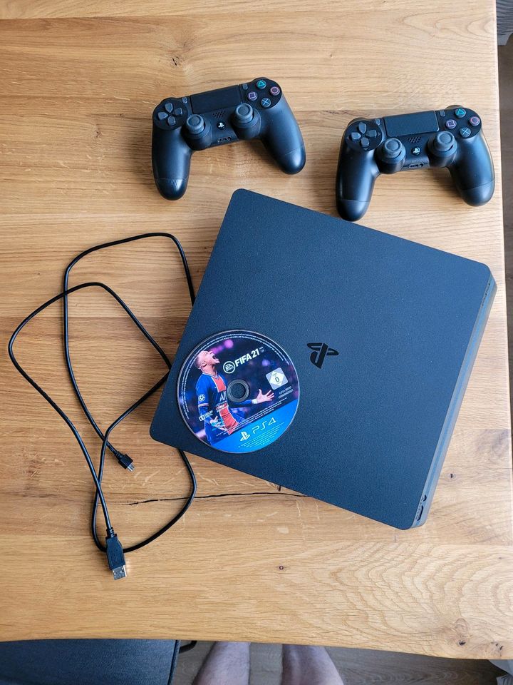 Playstation 4 CUH-2116b 1TB + 2 Controller + FIFA in Rietberg