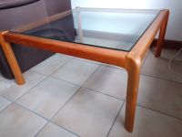 Stilvoller Glastisch mit Nußbaumgestell Nordrhein-Westfalen - Vettweiß Vorschau