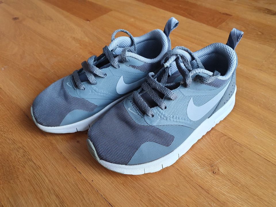 Nike Air Max Tavas, Gr. 27,5, Grauer, leichter Sneaker in Berlin - Pankow |  Gebrauchte Kinderschuhe Größe 27 kaufen | eBay Kleinanzeigen ist jetzt  Kleinanzeigen