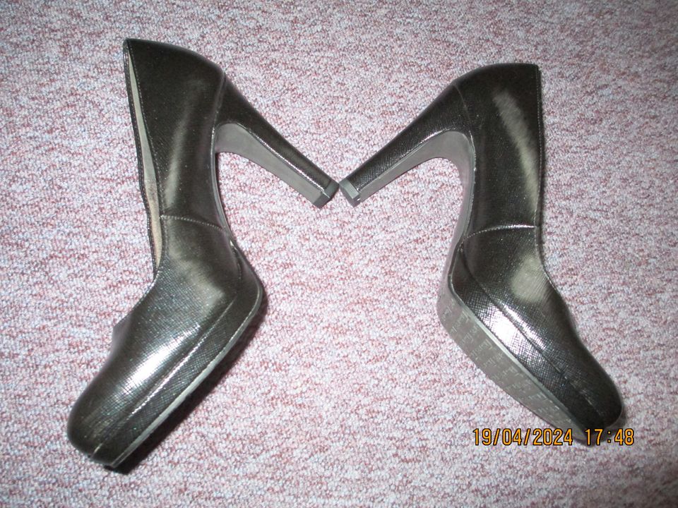 Klassische Tamaris Pumps Heels schwarz Gr. 38 - wie neu in Rottendorf Unterfr