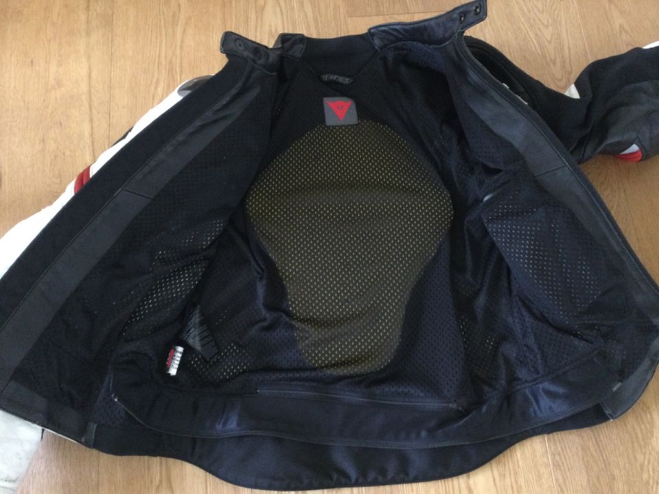 Dainese Ledermotorradjacke Größe 52 in Seester