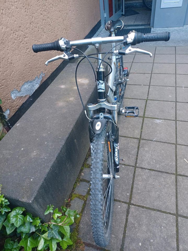 Razor Prince Montainbike 26 Zoll für Jugendliche  43 cm Rahmenh. in Marburg