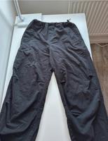 Paracute Hose schwarz Stradivarius 34 Niedersachsen - Varel Vorschau