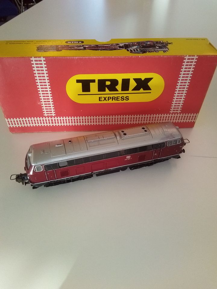 Trix Express 2255,DB 218005-7, guter Zustand in Bardowick