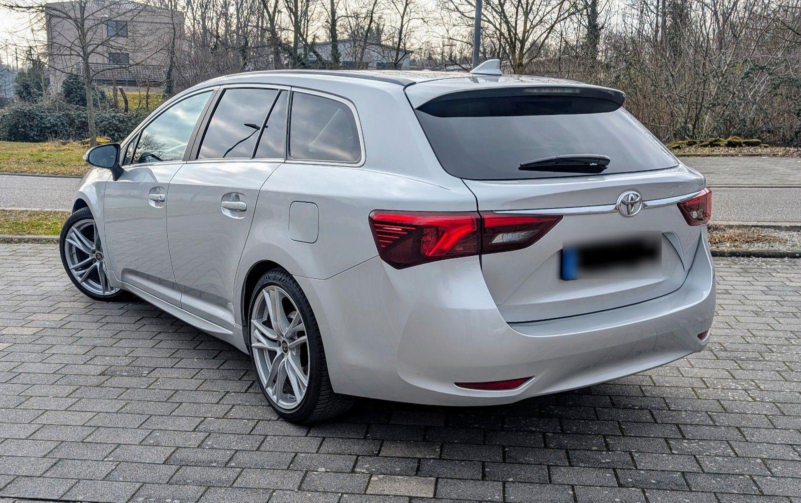 Abbildung des Autos Toyota Avensis 1,8-l-Val…