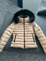 Mango Winterjacke Jacke mit Kapuze beige schwarz Kunstfell Gr S Bayern - Wenzenbach Vorschau