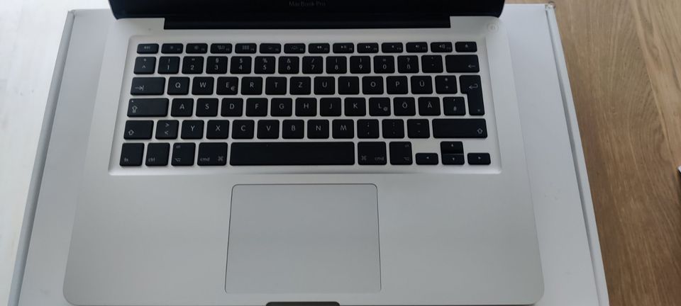 Apple Macbook Pro 13 Zoll in Erftstadt