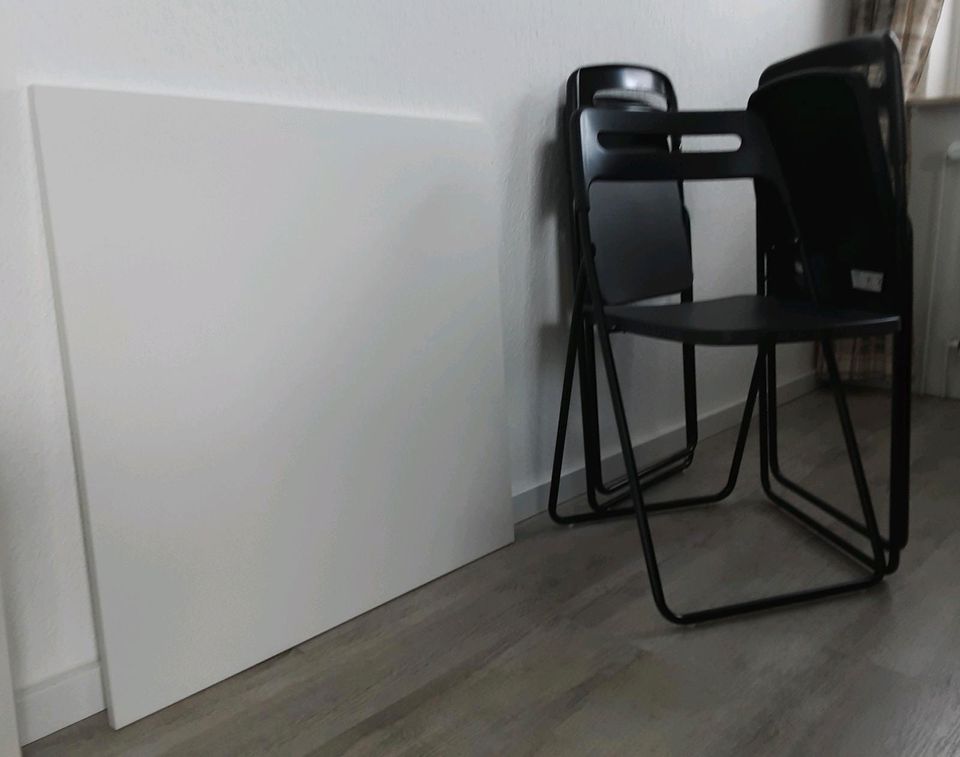 Tisch  und 3 Stühle von Ikea in Süsel