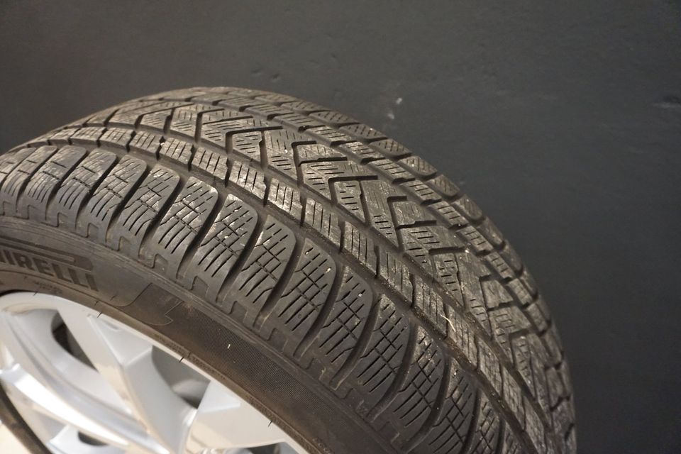 Audi Q7 4M Alufelgen Winterräder Pirelli 20 Zoll in Remscheid