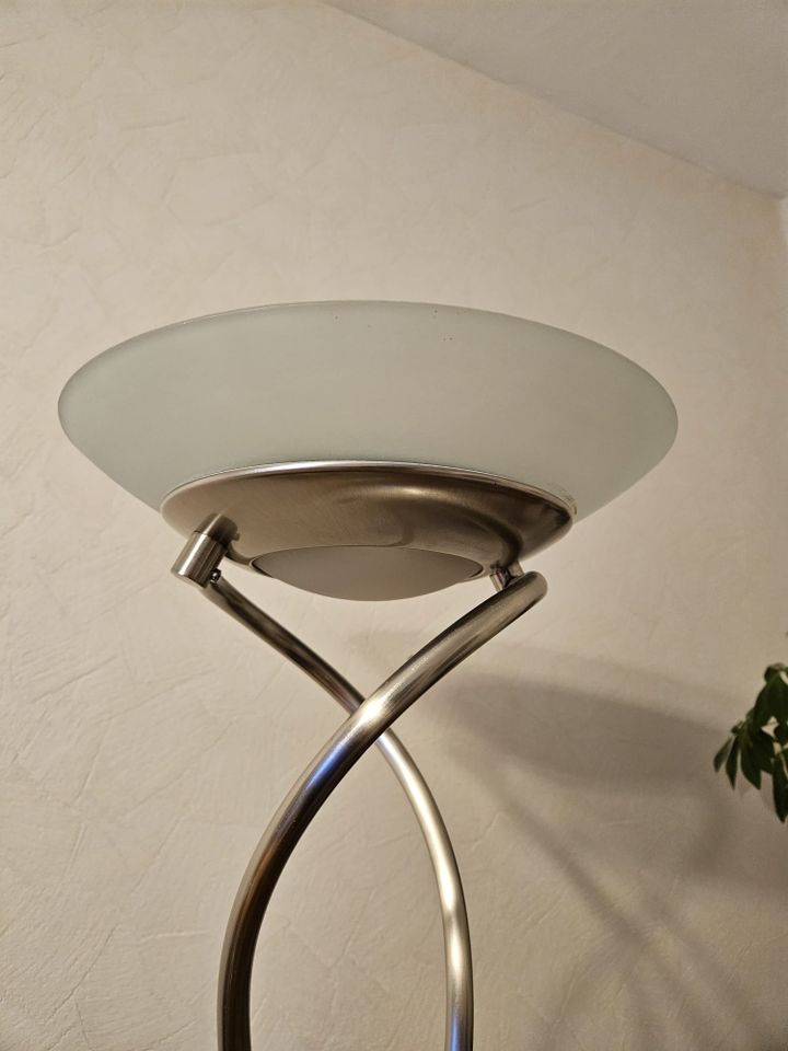 Stehlampe/ Stehleuchte Dimmbar, Höhe ca. 183 cm, gebraucht in Trebur