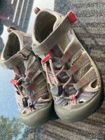 Keen Sandalen Trekking Outdoor Gr. 30 grau rot Nordrhein-Westfalen - Mülheim (Ruhr) Vorschau