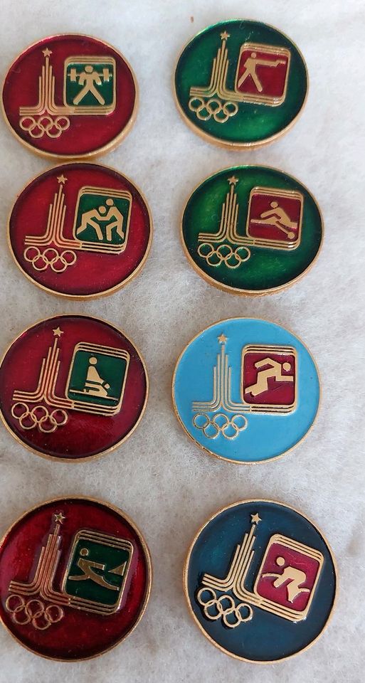 Schöne Sammlung seltener Pins Anstecker Olympia Moskau 1980 in Hiddenhausen