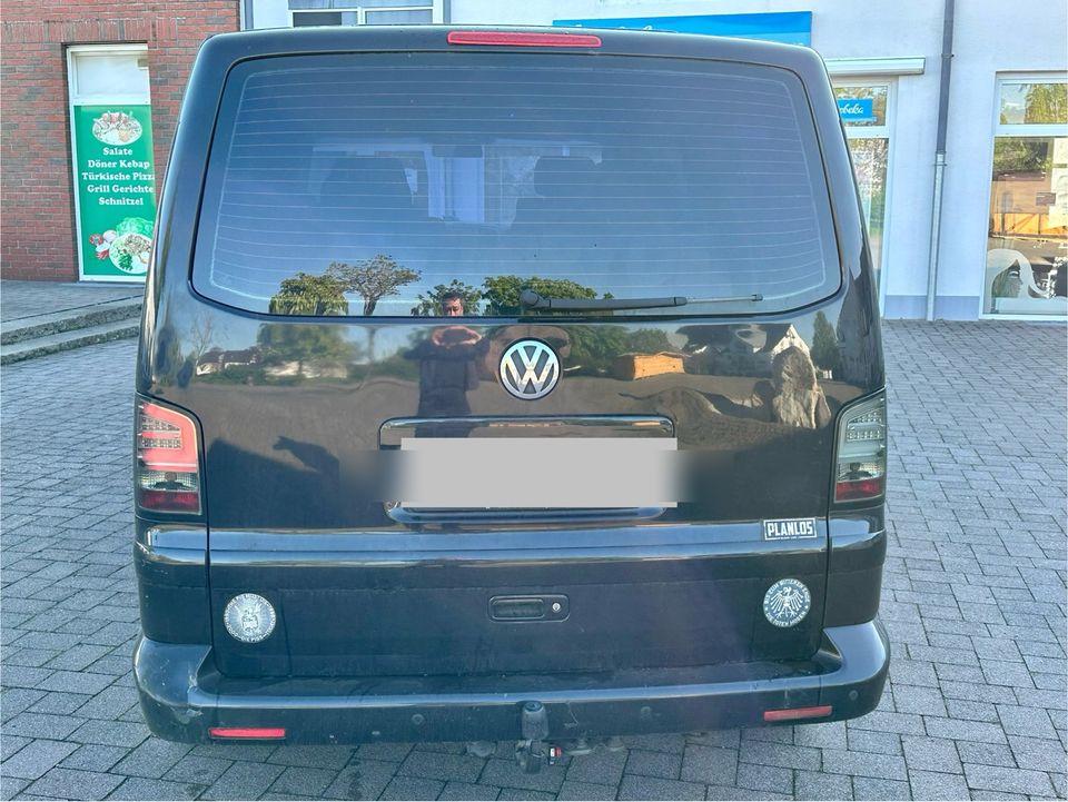 Volkswagen T5 aus 2004 in Boppard