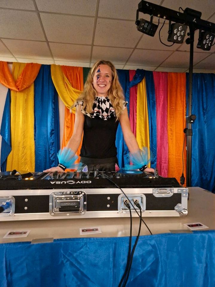 **Weibliche DJane TANJA Franken Nürnberg - DJ Party Hochzeit** in Schwarzenbruck