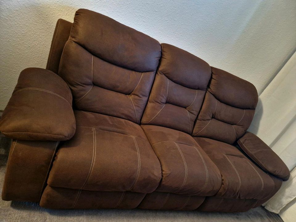 Gemütliche und platzsparende 3Sitzer Couch zu verkaufen. in Hamburg