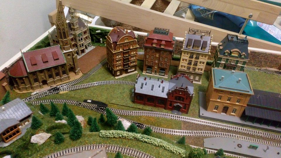 Modelleisenbahn top Zustand schöne Landschaft Spur N i in Berlin