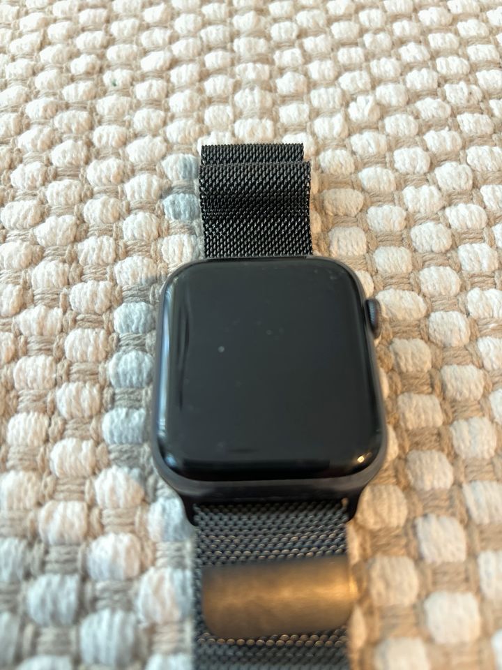 Apple Watch 5 44 mm [mit Edelstahl Armband] in Berlin