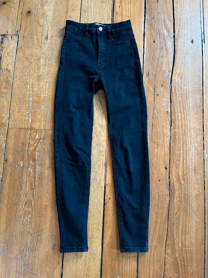 Pull & Bear Jeans Skinny High Waist schwarz Größe 34 in Frankfurt am Main