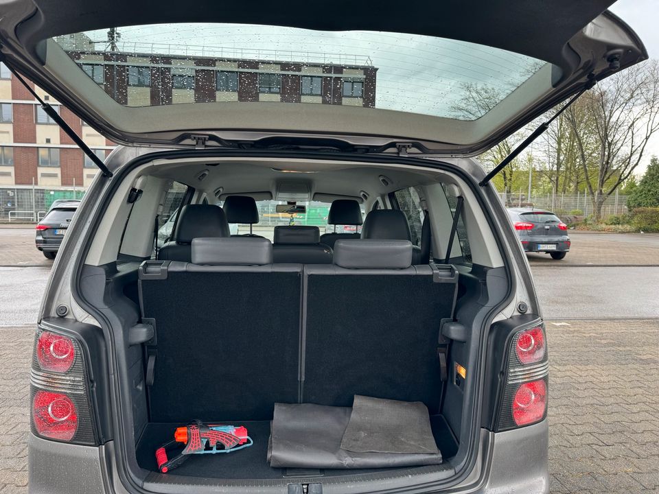 VW Touran Cross 2.0 TDI 7 Sitzer Vollausstattung Automatik in Essen