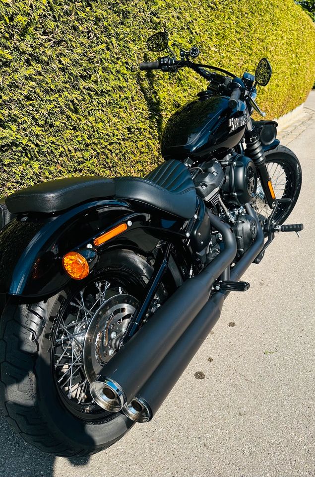 Harley Davidson FXBB Street Bob 107 schwarz in Neusäß