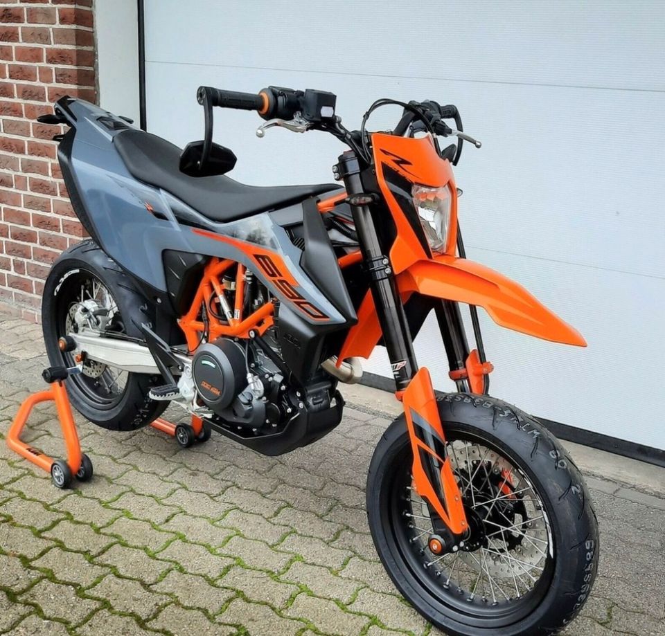 KTM 690 SMC R tausche gegen Ducati V2/V4 Streetfighter in Scherstetten