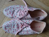 Esprit Textil Sneaker, Farbe Rose-Streublumen, Gr 38 (ca 24,5cm) Kr. München - Unterschleißheim Vorschau