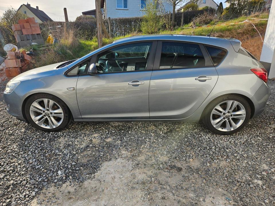 Opel Astra 1.7 CDTI ecoFLEX Design Edition 81kW S... in Neukirchen