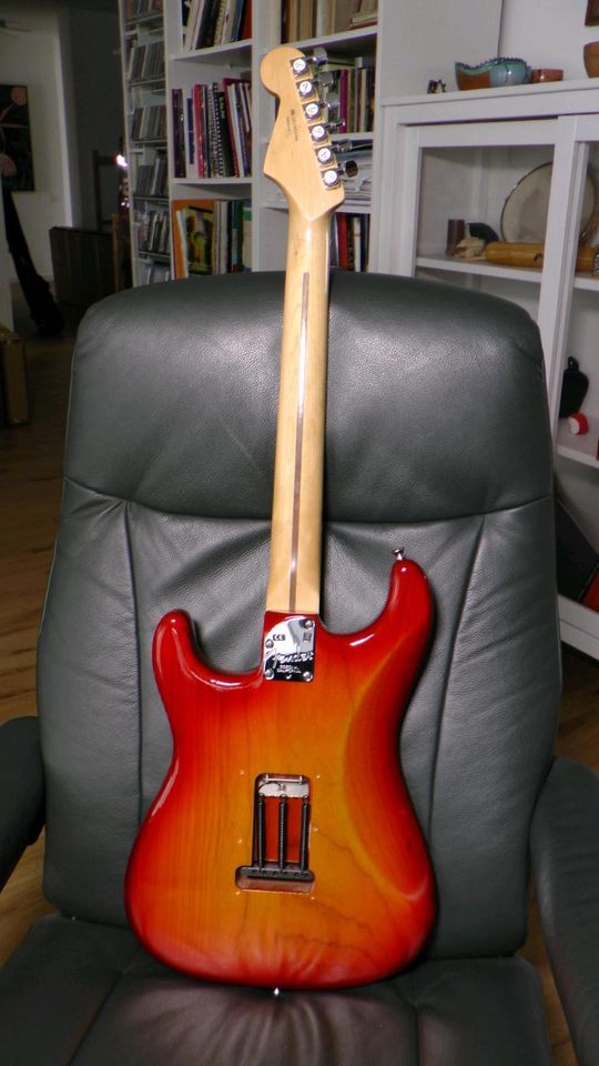 Fender American Deluxe Stratocaster Ash/Koffer in Lahnstein