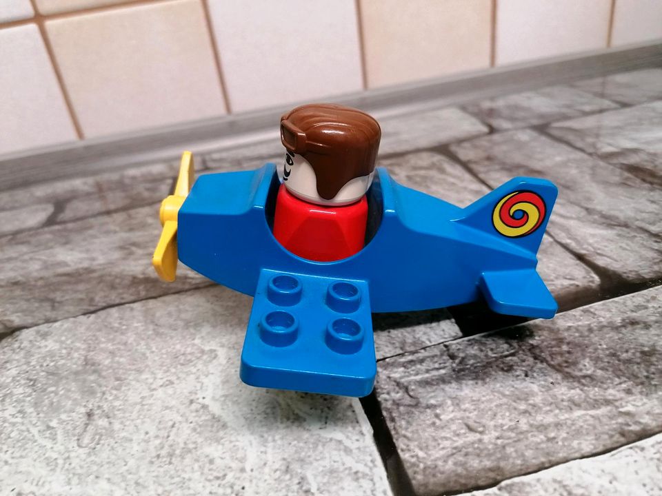 Lego Duplo Flugzeug mit Pilot in Siegen