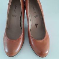 2x Pumps Gr 39 Echtleder cognac und schwarz ungetragen Je 15 Eur Niedersachsen - Hornburg Vorschau