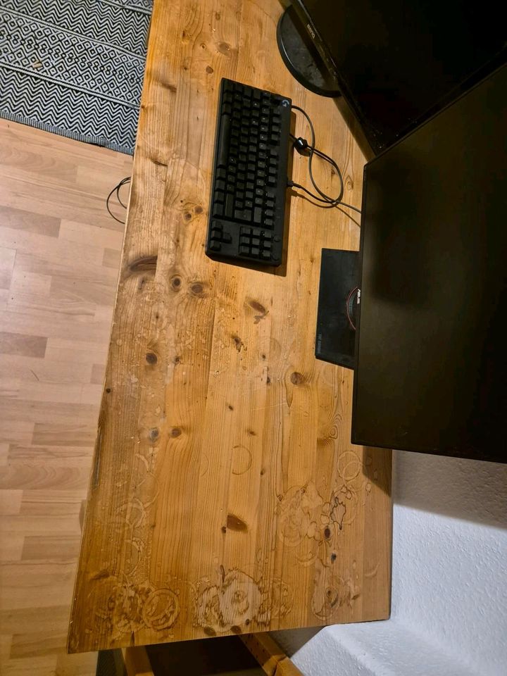 Schreibtisch aus Holz in Hannover