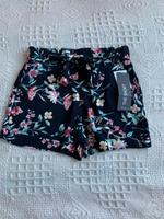 Bermuda Shorts, geblümt, M(38), Neu Schleswig-Holstein - Kiel Vorschau