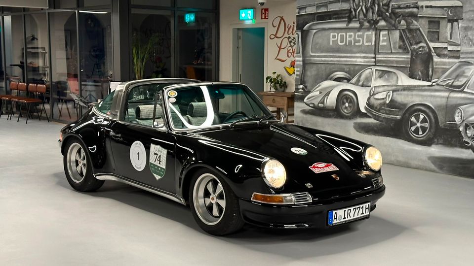 Alle Porsche 911er Generationen fahren - "24 Seen Tour" in Puchheim