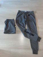 2 graue Nike Jogginghosen zusammen für 15€! Hessen - Gießen Vorschau