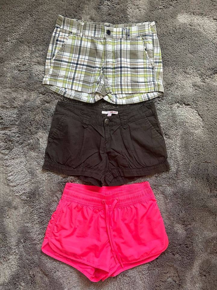 Kurze Hosen Shorts gr. 34 in Göttingen