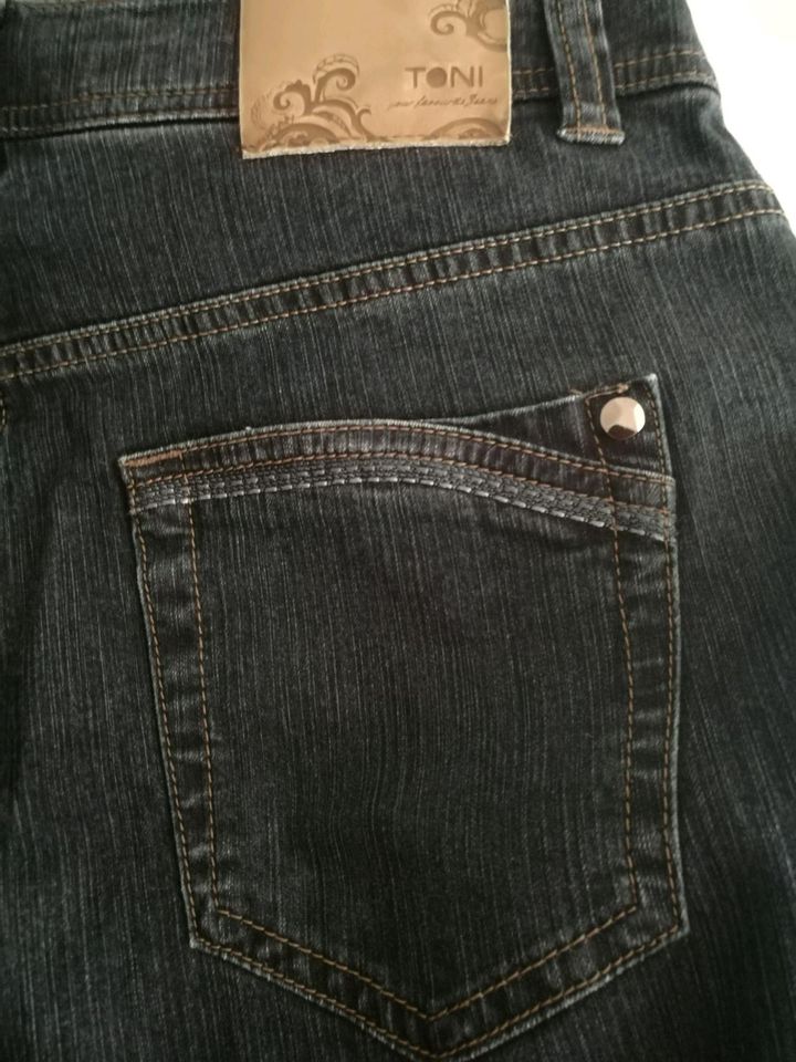 Toni Jeans blau Gr. 40 in Freiburg im Breisgau