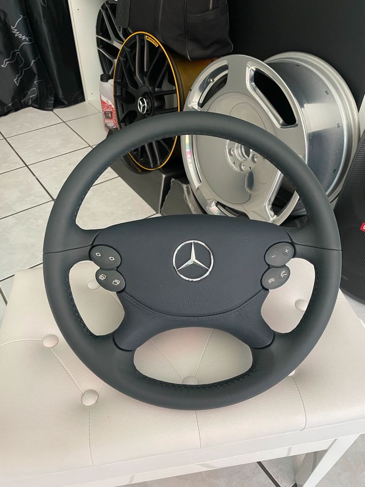 Original Mercedes Benz Leder Lenkrad Blau SL R230 neu in München