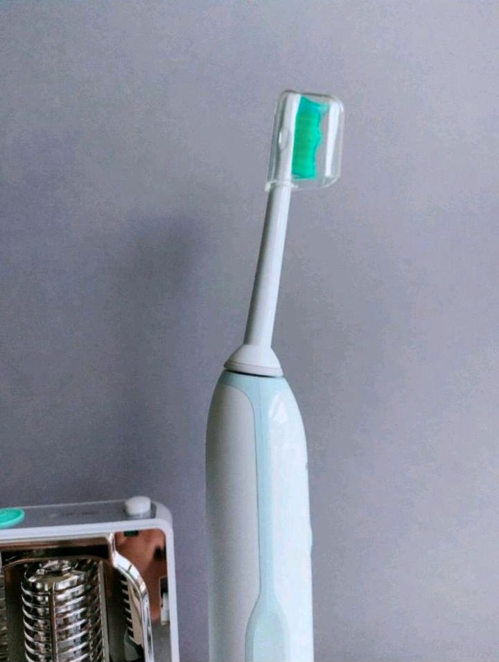 Philips Sonicare Schallzahnbürste Neu Ultraschall Reinigungsgerät in Elmshorn