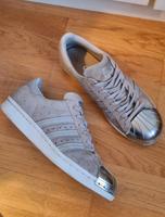 Sneaker adidas Leder Gr 38; UK 5 Turnschuhe Dresden - Blasewitz Vorschau