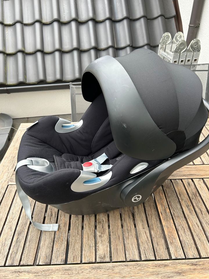 Babyschale Cybex Aton Q + Isofix-Base + Buggy + Winterfußsack in Glandorf