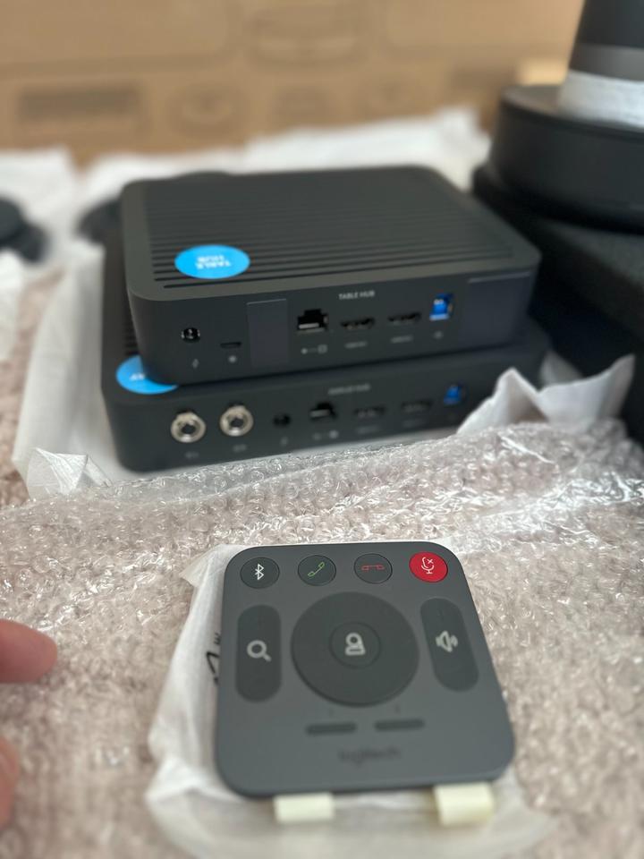 Logitech Videokonferenzsystem Rally Plus, inkl. Lautsprecher, Mik in Würzburg