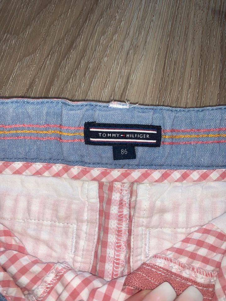 Tommy Hilfiger Shorts / Gr. 86/ wie neu in Norderstedt