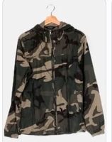 Pull & Bear Camouflage Jacke mit Kaputze Düsseldorf - Heerdt Vorschau