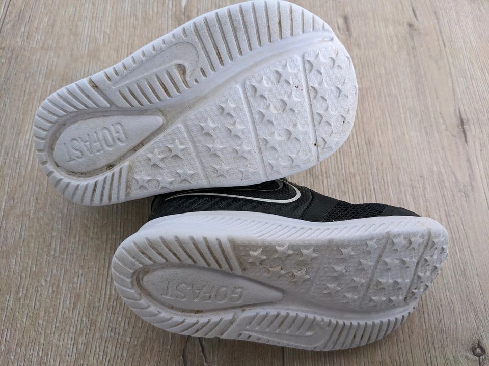 Nike Turnschuhe Star Runner Gr. 21 in Hengersberg