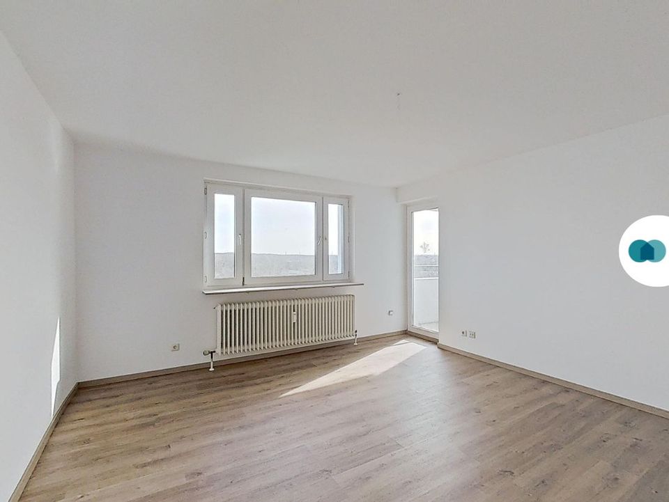 ++Frisch renoviert: Große 3-Zimmer-Wohnung mit Balkon++ in Nürnberg (Mittelfr)
